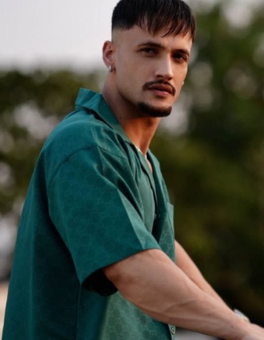 Asim Riaz Career